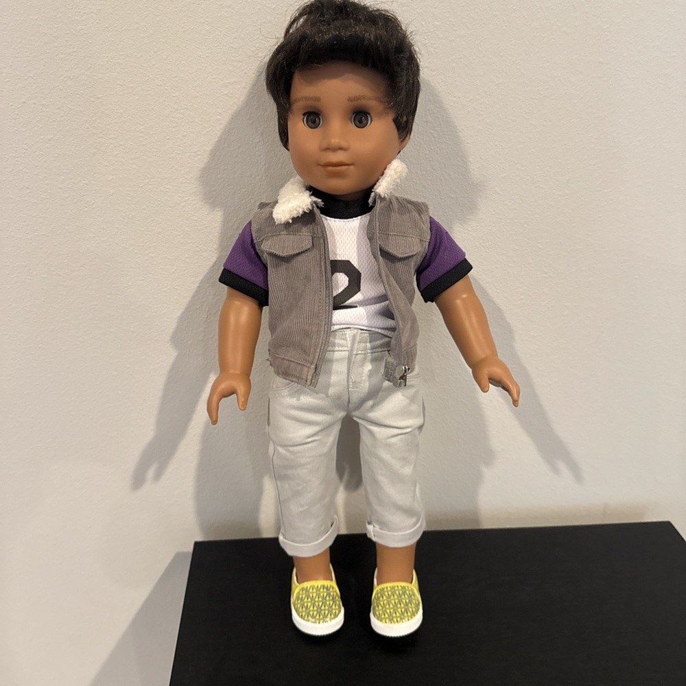American Girl Doll Truly Me Male Doll

Includes: 
Doll
Shoes
Vest
Shirt
Pants